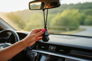 Dárky pro typy lidí: "nic nekupuj, mám všechno" Nemají. Nemají netoxickou vůni do auta, která voní jako parfém a přitom je...